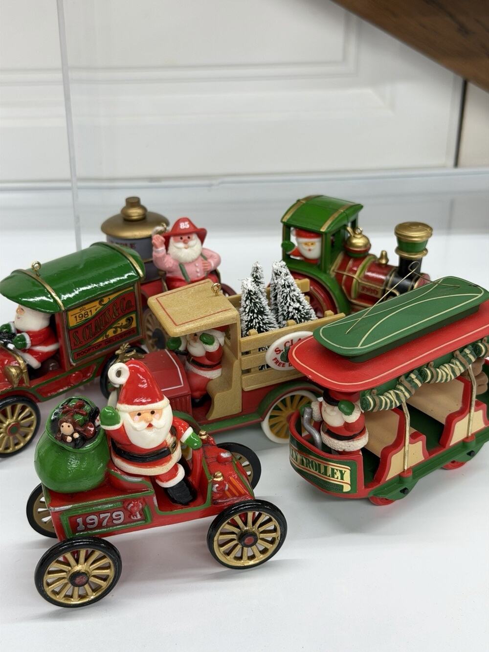 1979-85 HALLMARK KEEPSAKE HERE COMES SANTA 6 PIECE LOT